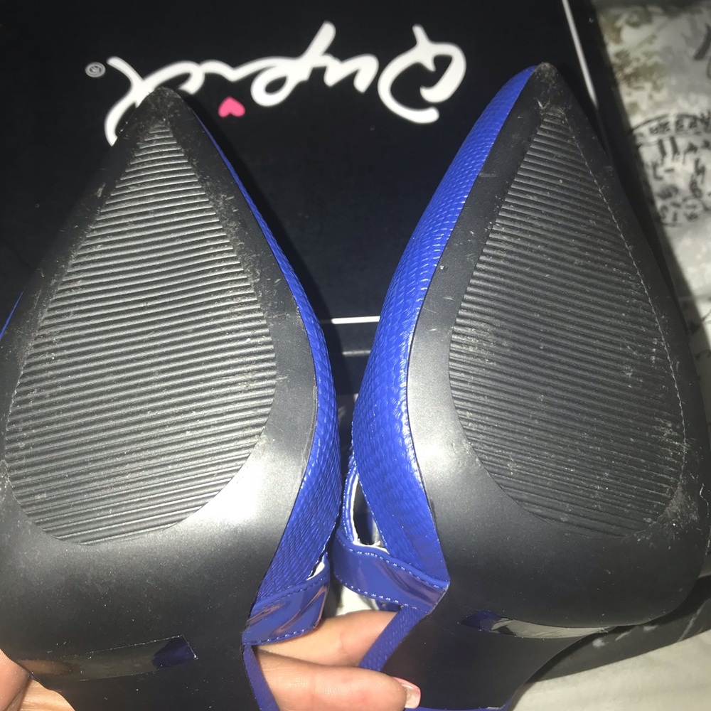 Shoes - Picture 4 of 5